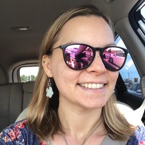 Meet your Posher, Rebecca